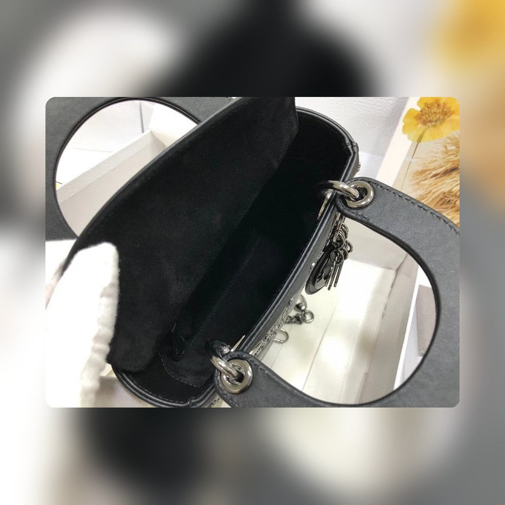 Anum Bags Detail