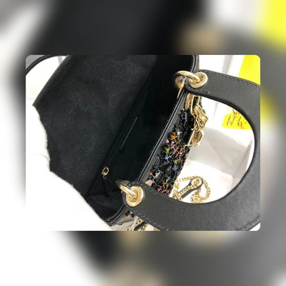 Anum Bags Detail