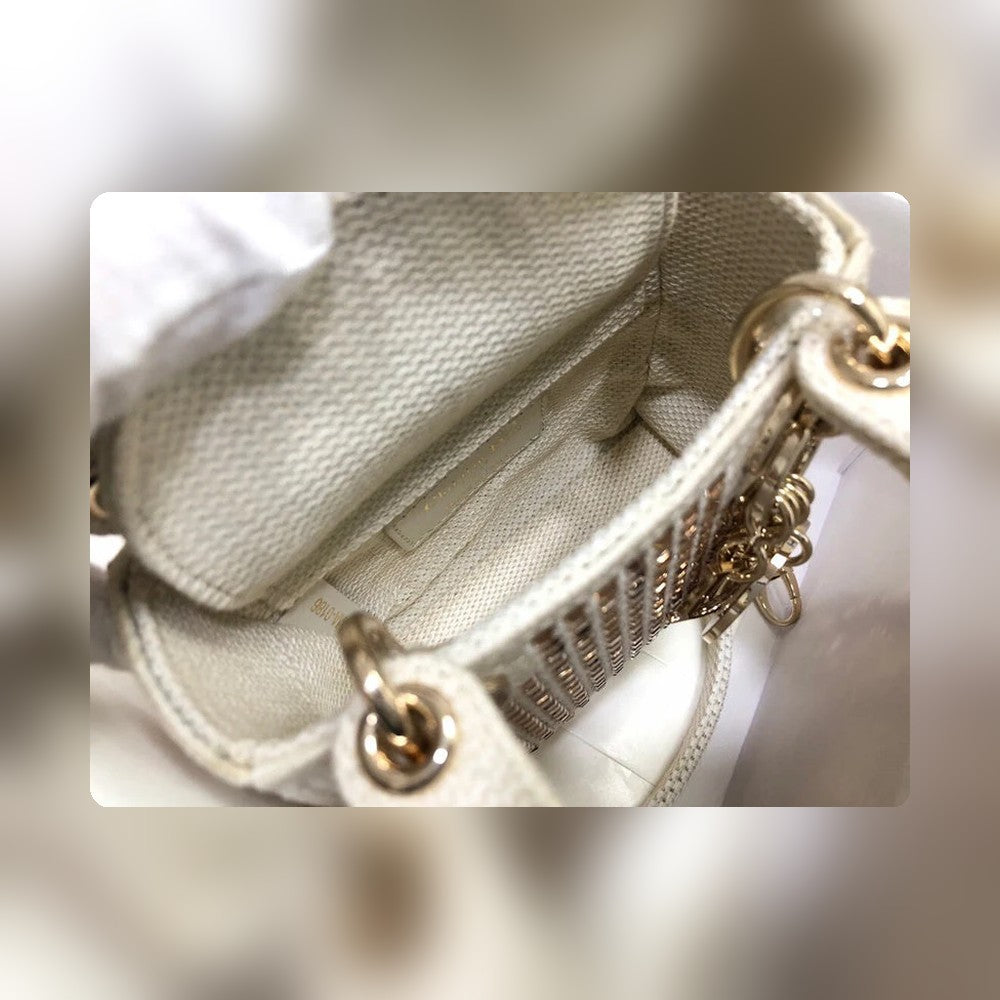 Anum Bags Detail