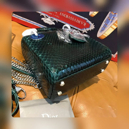 Anum Bags Detail