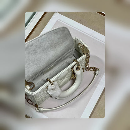 Anum Bags Detail