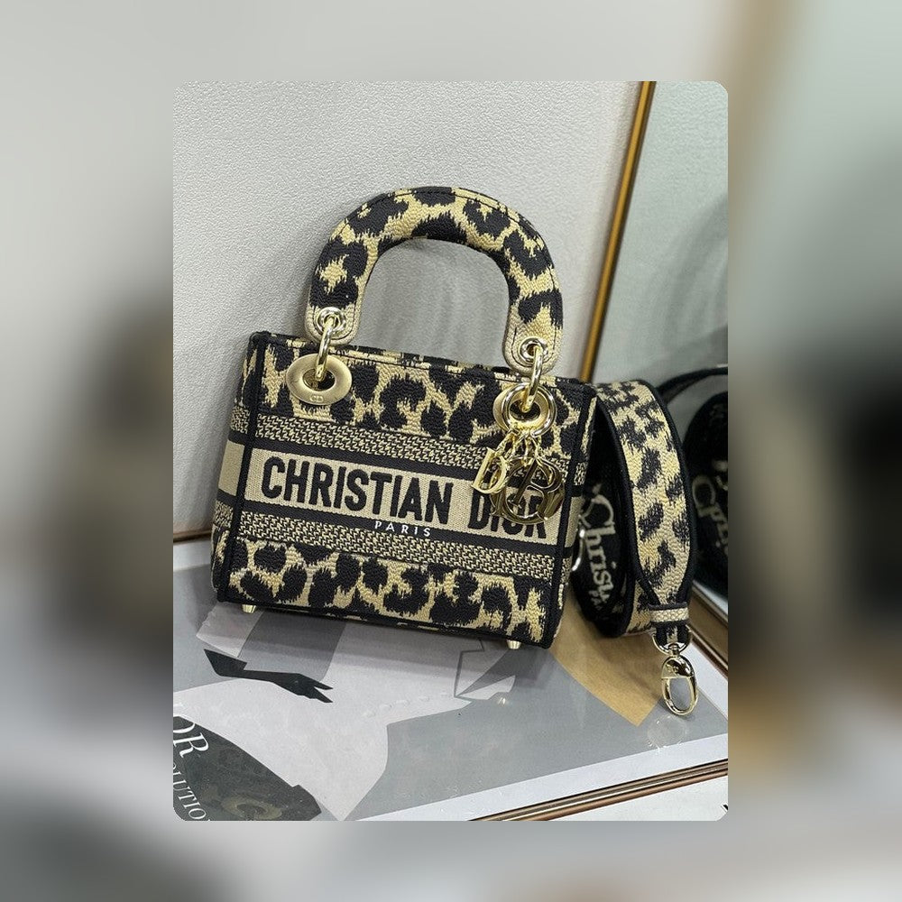 Anum Bags Detail