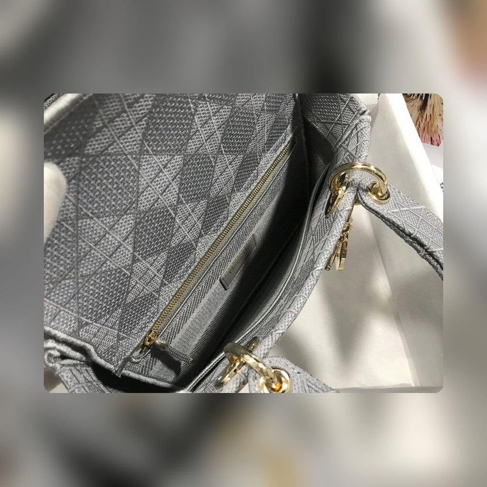 Anum Bags Detail