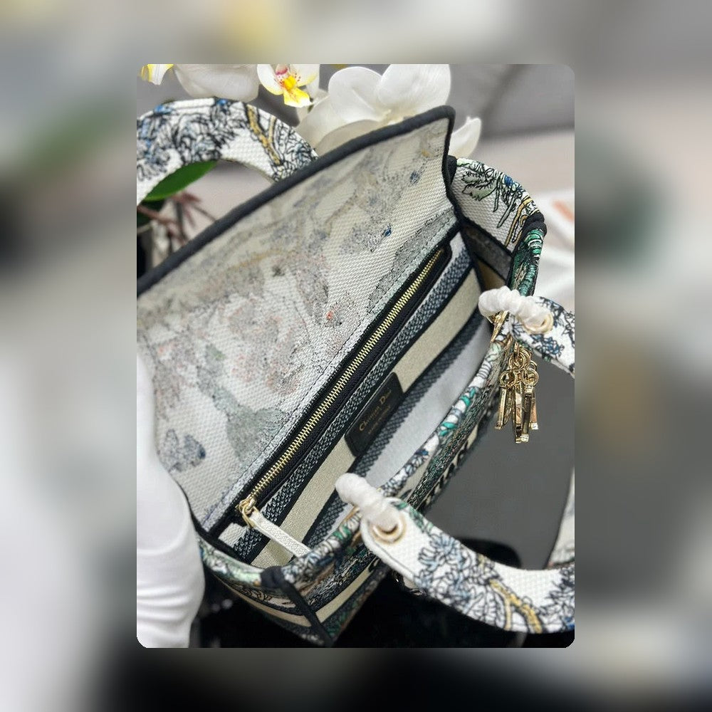 Anum Bags Detail