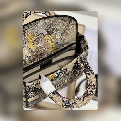 Anum Bags Detail