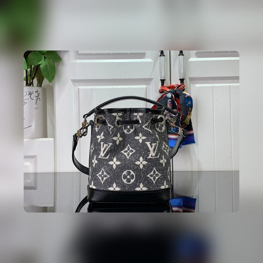 Anum Bags Detail