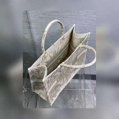 Anum Bags Detail