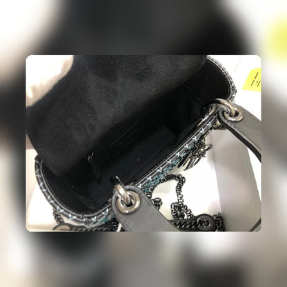Anum Bags Detail
