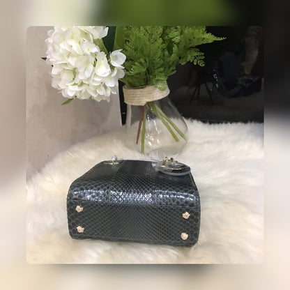 Anum Bags Detail