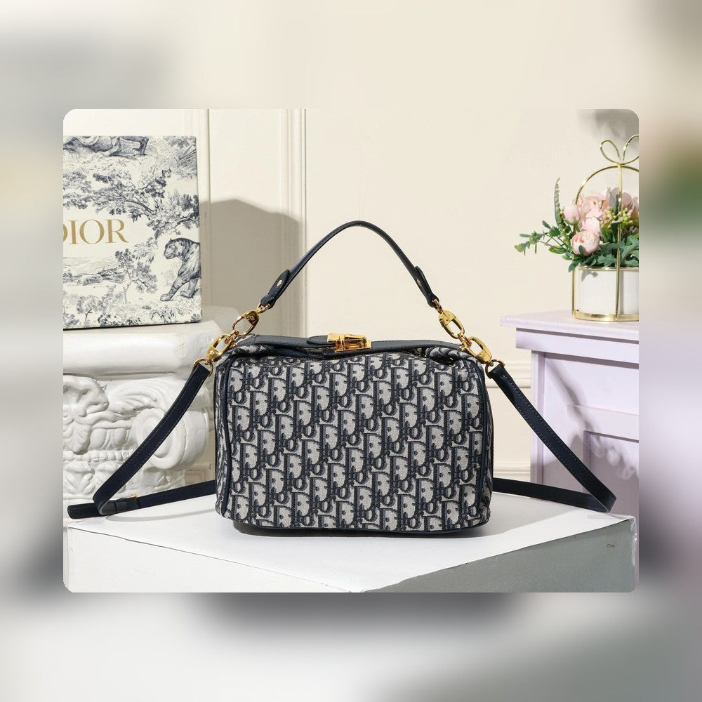 Anum Bags Detail