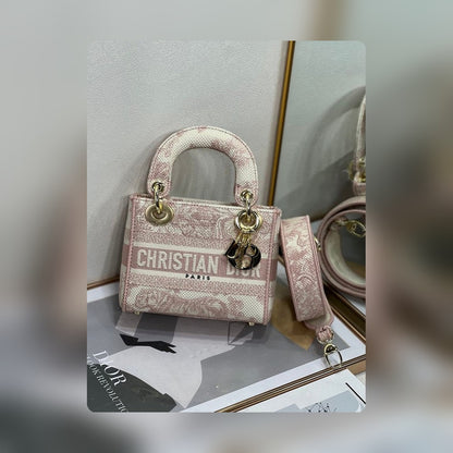 Anum Bags Detail