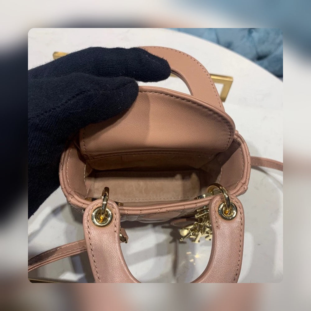 Anum Bags Detail