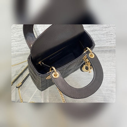 Anum Bags Detail