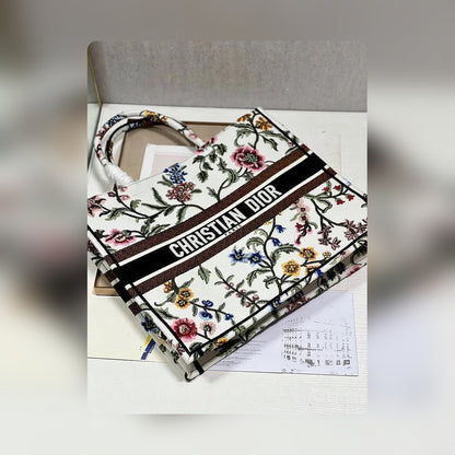 Anum Bags Detail