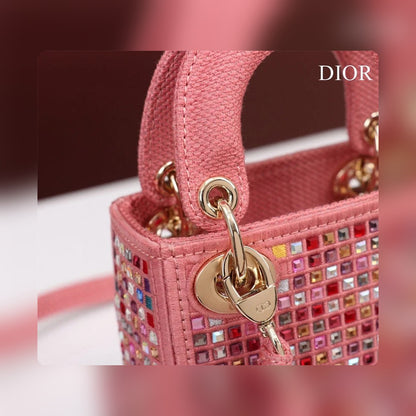 Anum Bags Detail