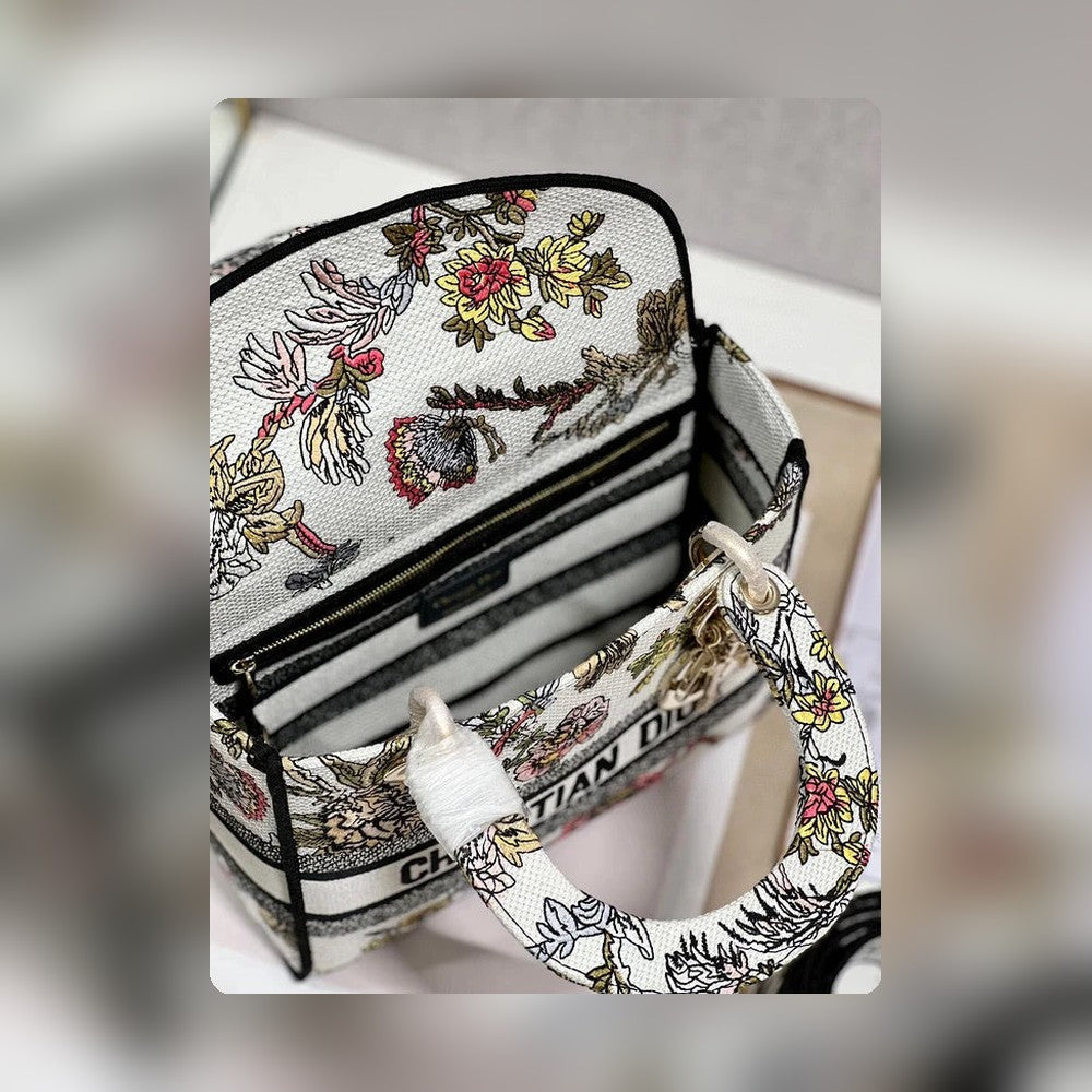 Anum Bags Detail