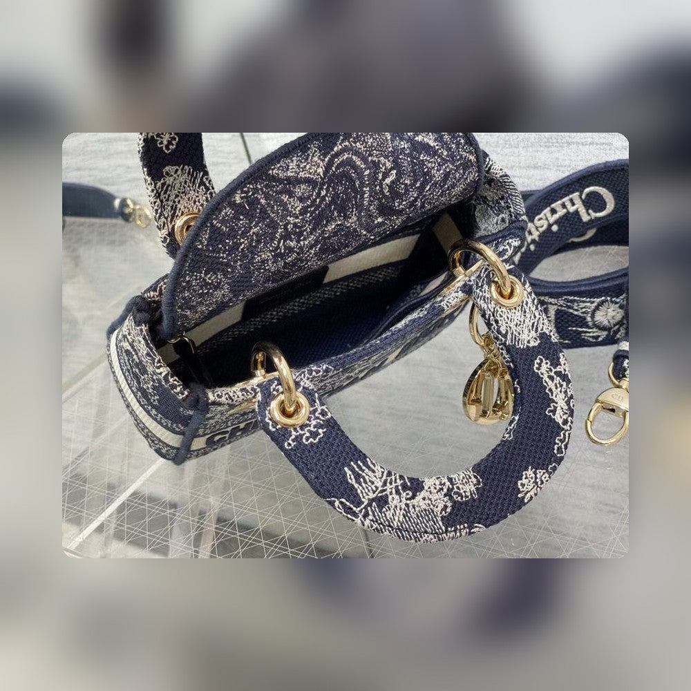 Anum Bags Detail