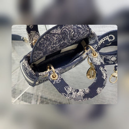 Anum Bags Detail