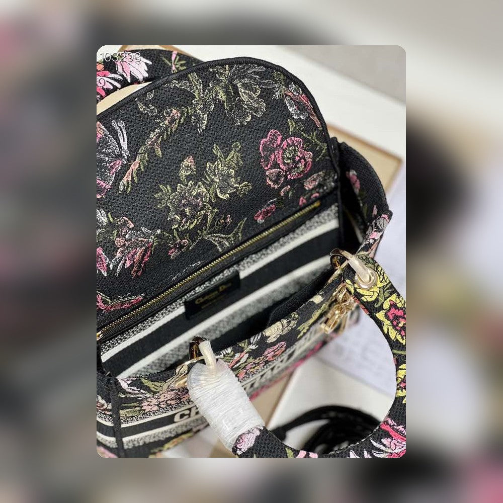 Anum Bags Detail