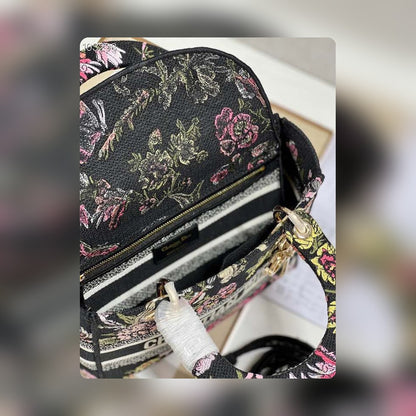 Anum Bags Detail