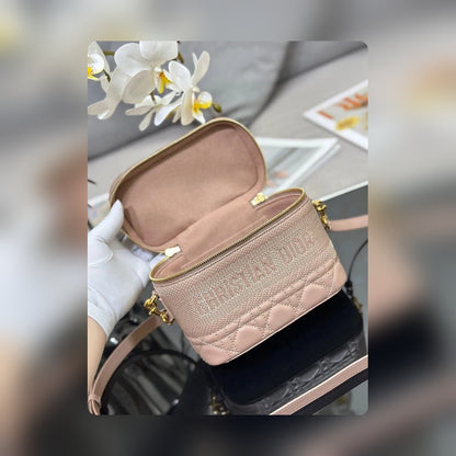 Anum Bags Detail