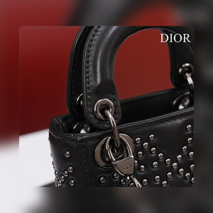 Anum Bags Detail