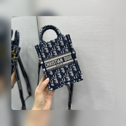 Anum Bags Detail