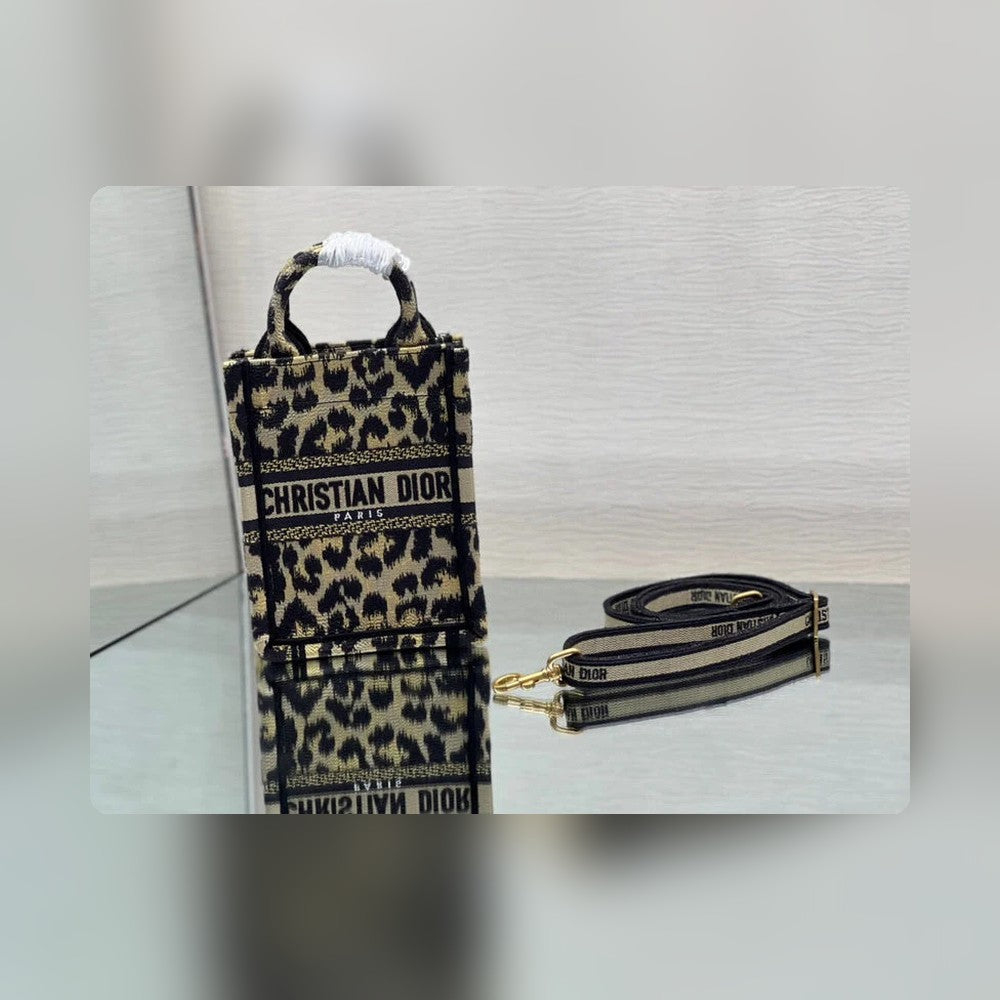 Anum Bags Detail