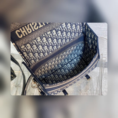 Anum Bags Detail