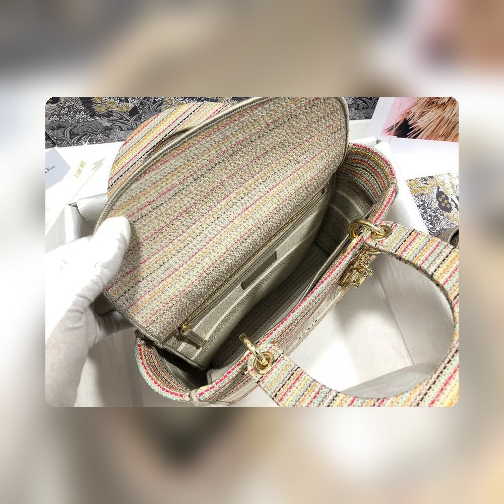 Anum Bags Detail