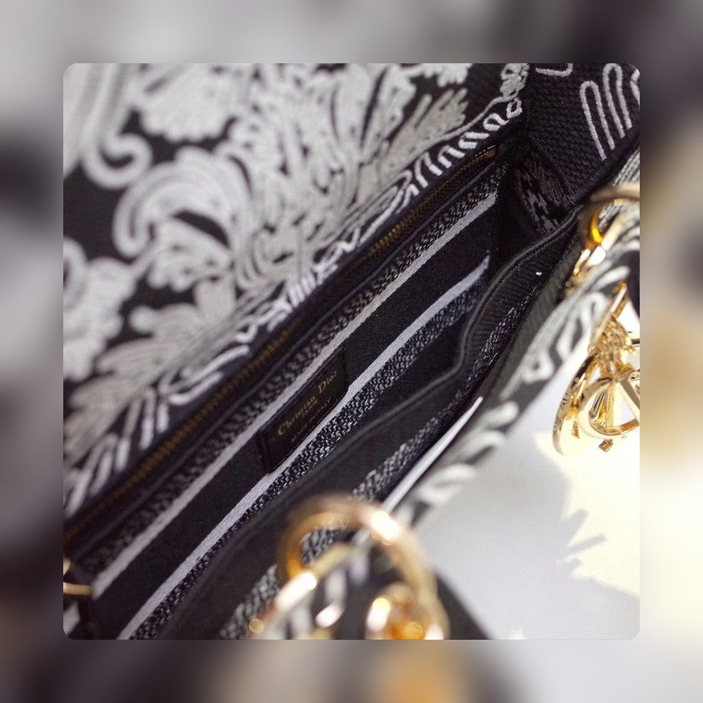 Anum Bags Detail