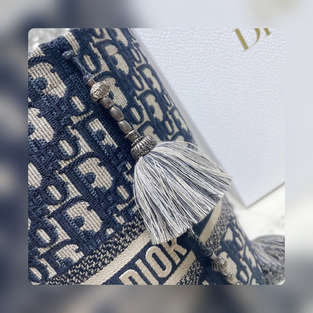 Anum Bags Detail