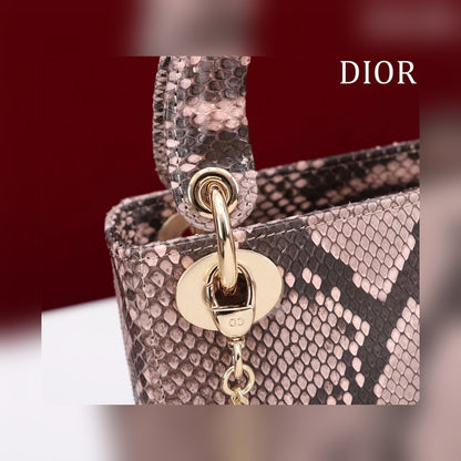 Anum Bags Detail