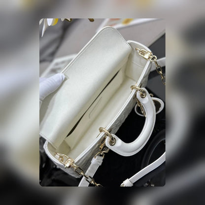 Anum Bags Detail