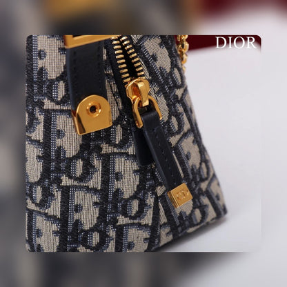 Anum Bags Detail