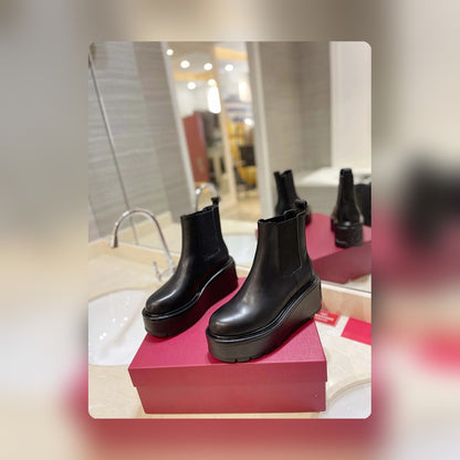 nmb GARAVANI UNIQUEFORM V LOGO LEATHER PLATFORM BOOTS BLACK