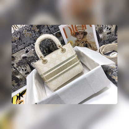 Anum Bags Detail
