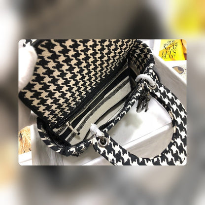 Anum Bags Detail