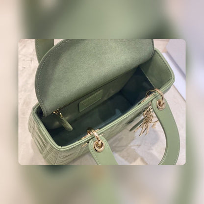 Anum Bags Detail