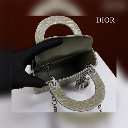 Anum Bags Detail