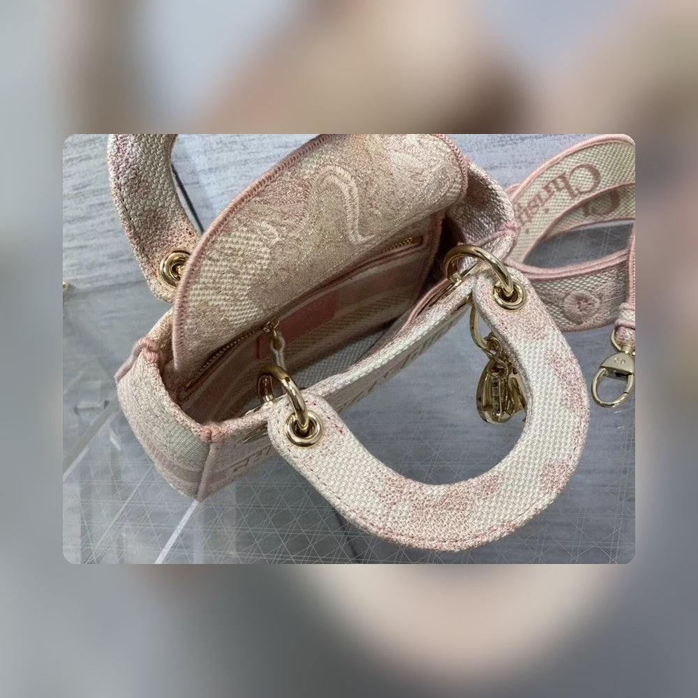 Anum Bags Detail