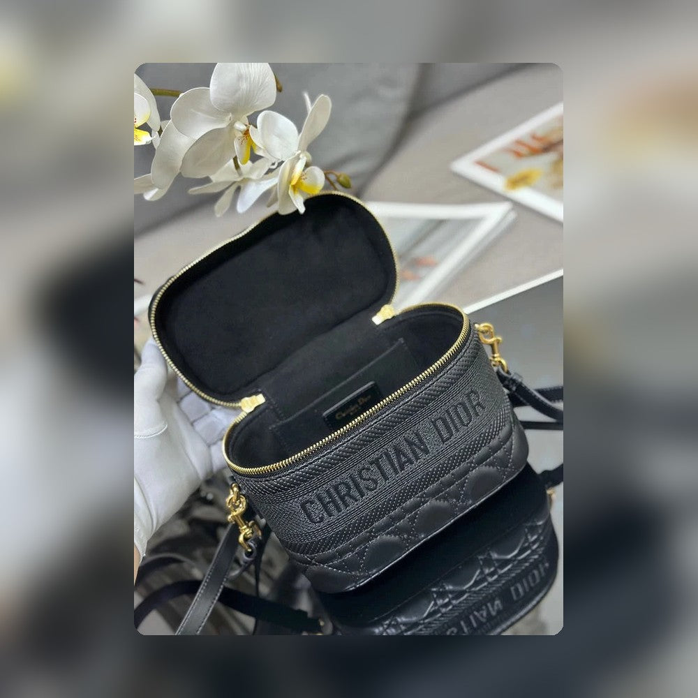 Anum Bags Detail