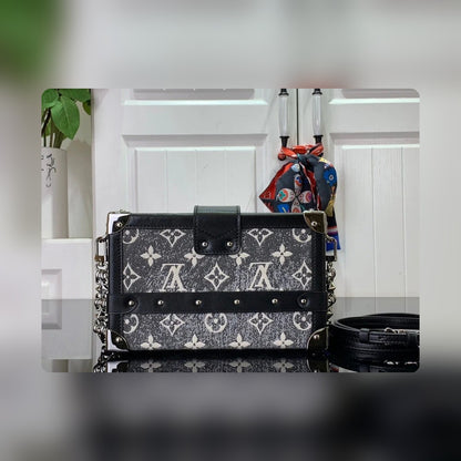 Anum Bags Detail