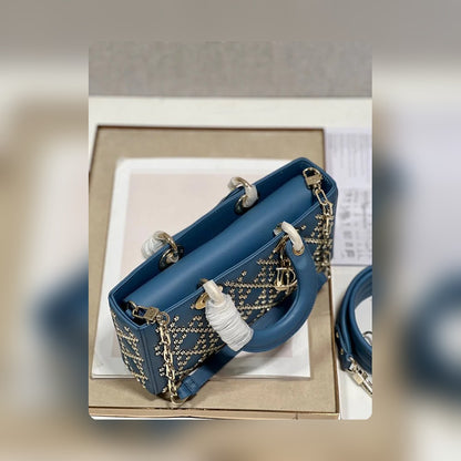 Anum Bags Detail