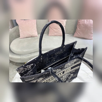 Anum Bags Detail