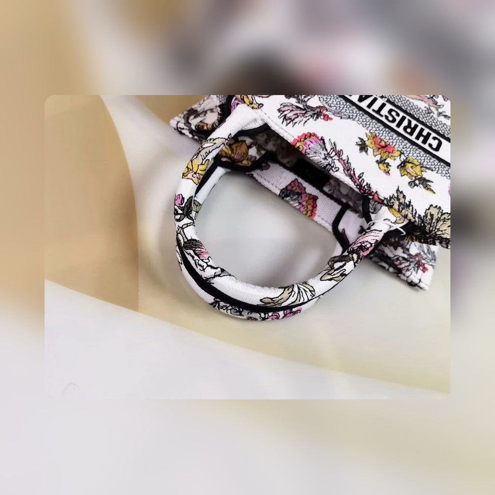 Anum Bags Detail