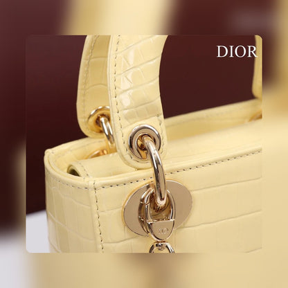 Anum Bags Detail