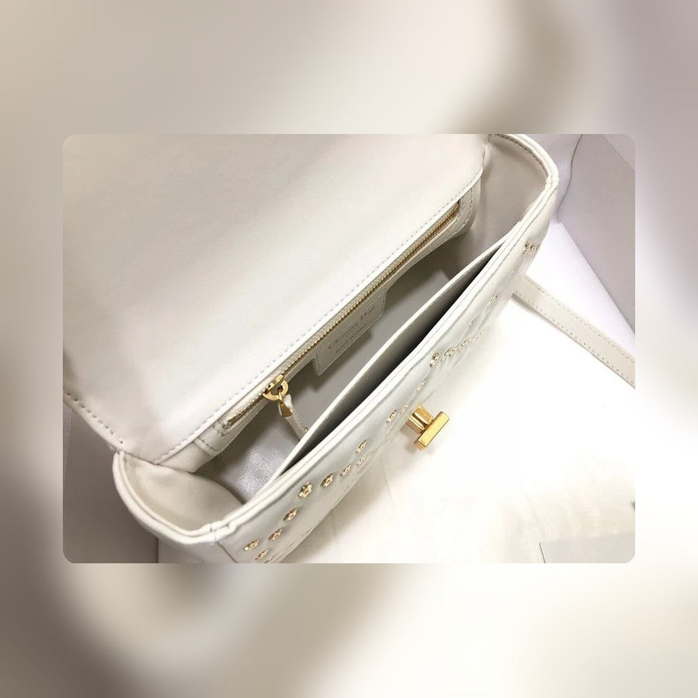 Anum Bags Detail
