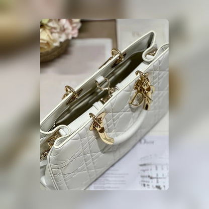 Anum Bags Detail