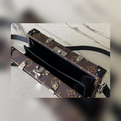 Anum Bags Detail